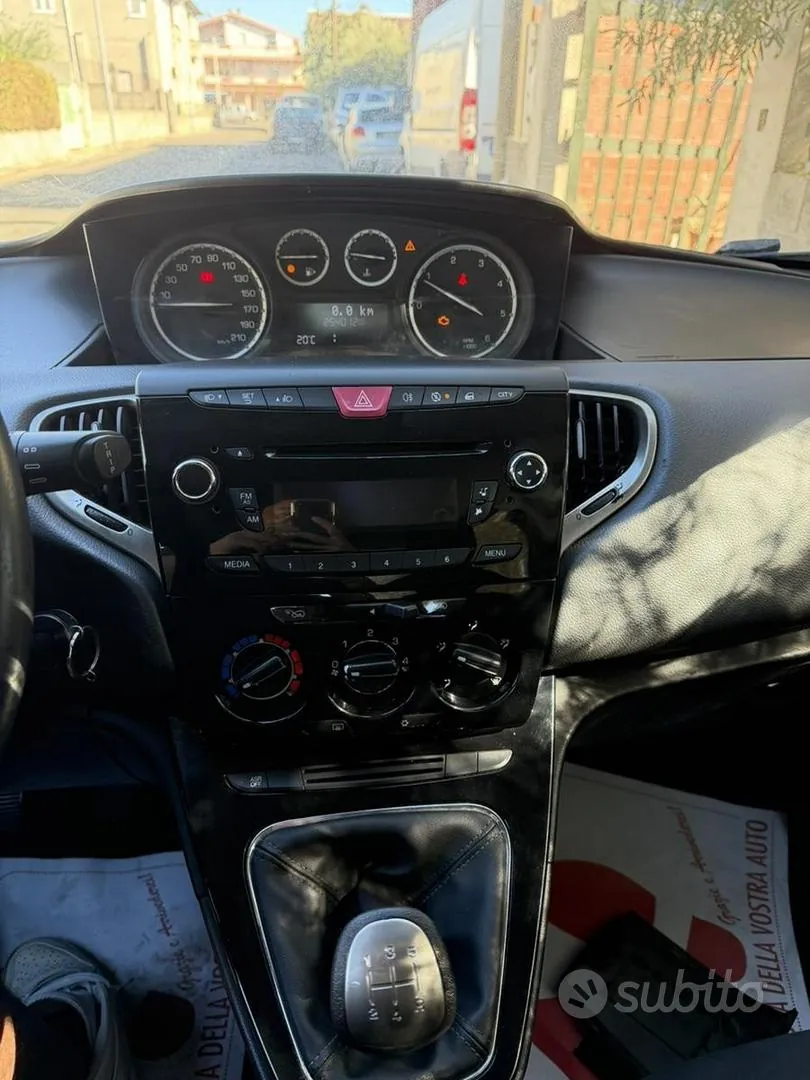 Lancia Ypsilon 2013 photo 5