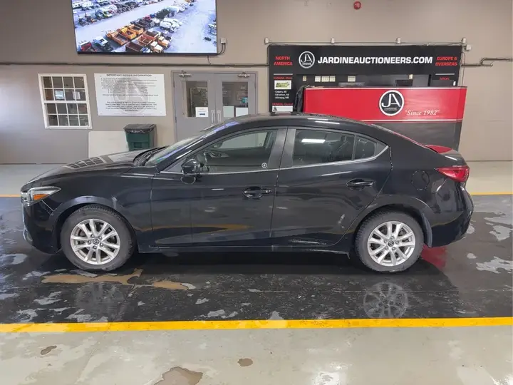 Mazda Mazda3 2017 photo 2