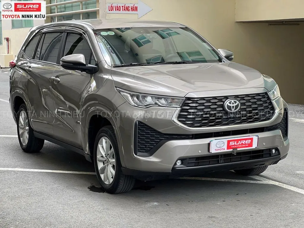 Toyota Innova 2025 photo 2