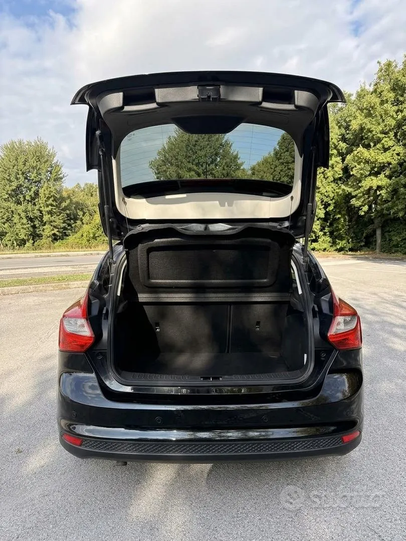 Ford Focus 2011 photo 2