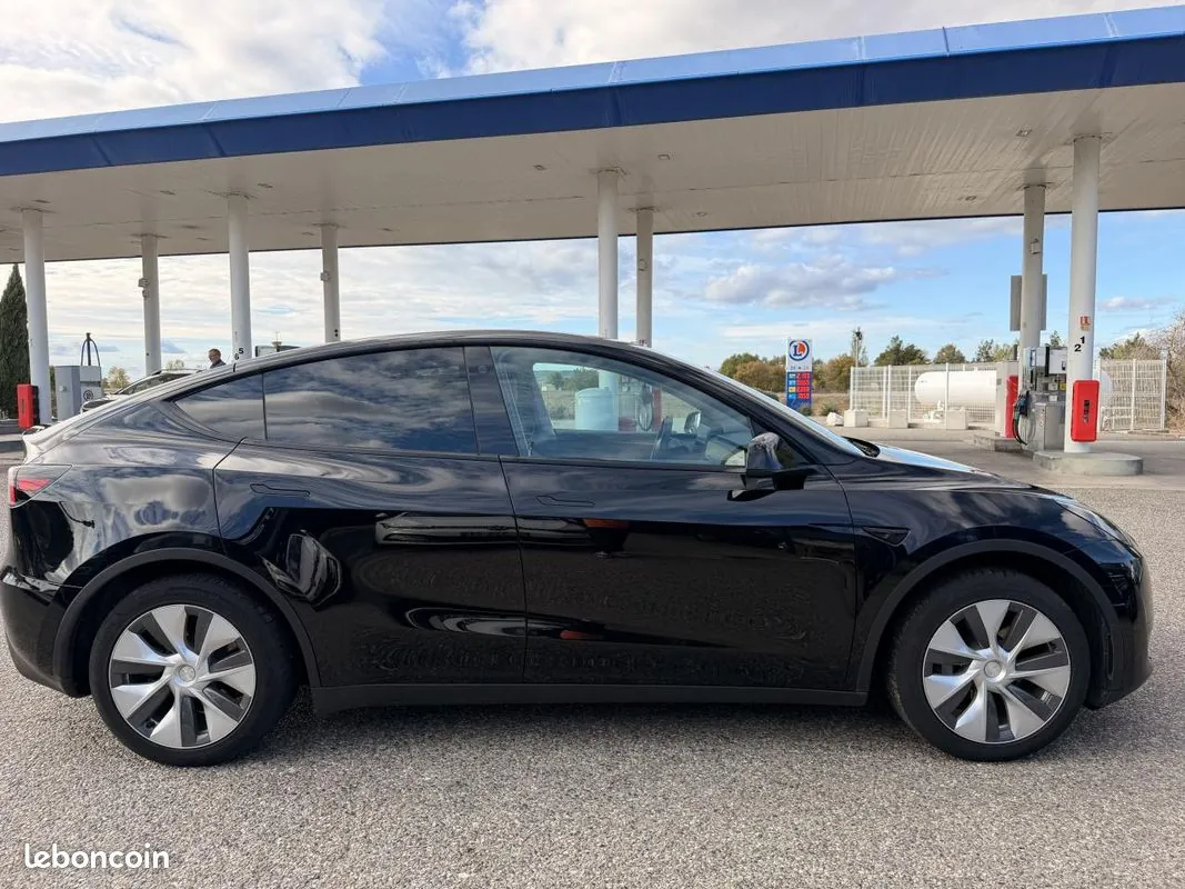 Tesla Model Y 2023 photo 4