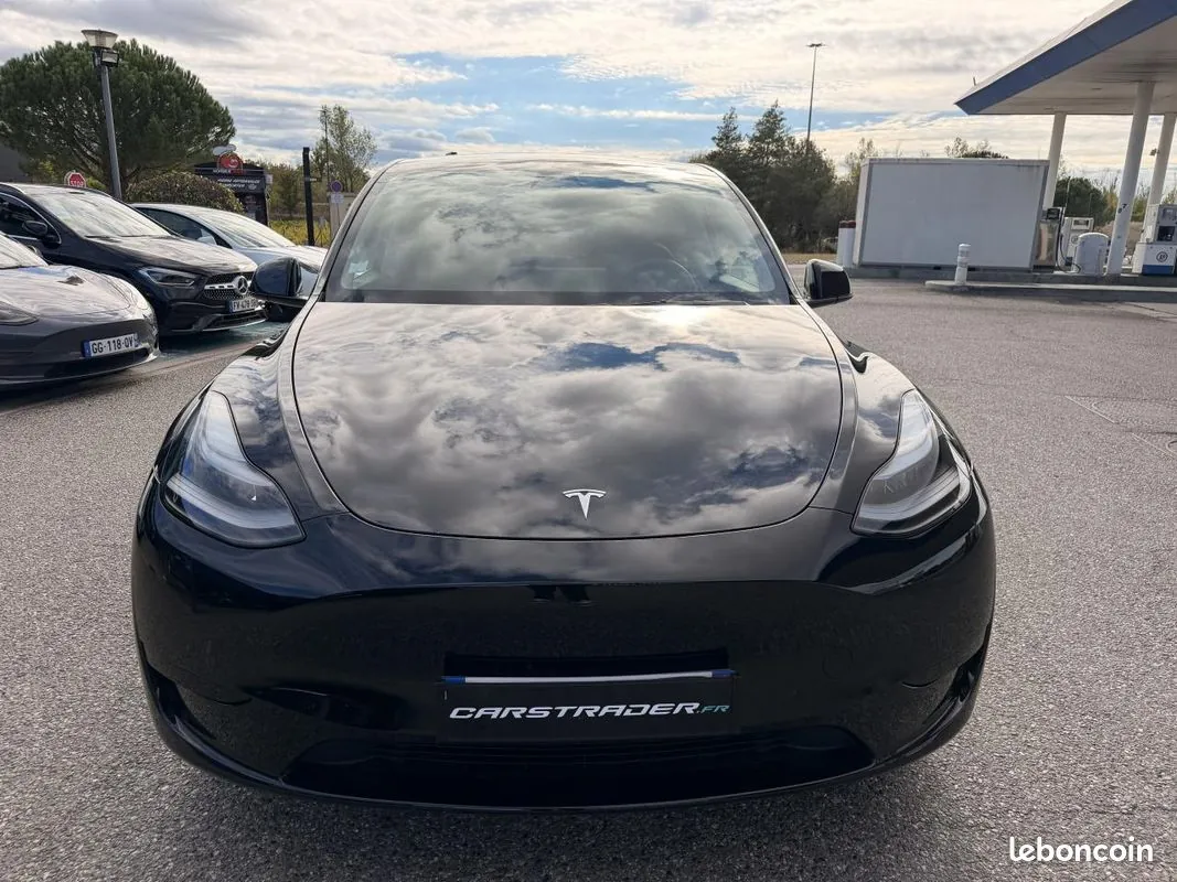 Tesla Model Y 2023 photo 2