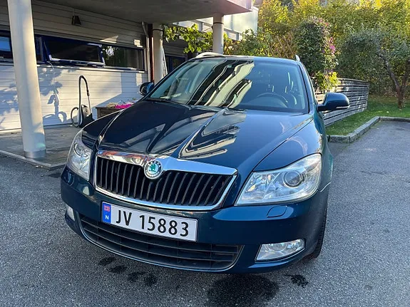 Skoda Octavia 2012 photo 2