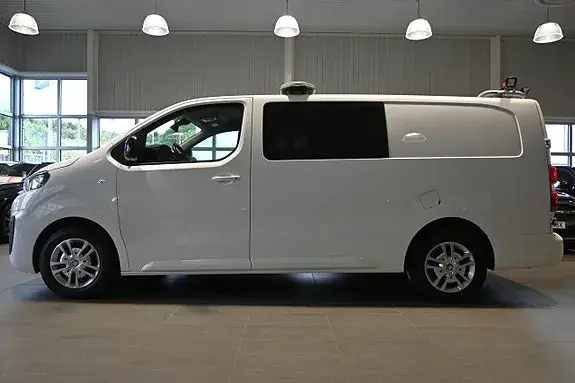 Peugeot Expert 2022 photo 2