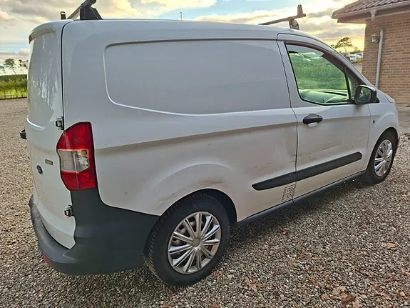 Ford Transit Courier 2015 photo 4