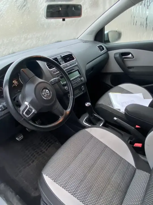 Volkswagen Polo 2011 photo 3