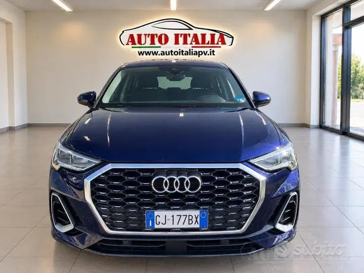 Audi Q3 2022 photo 2