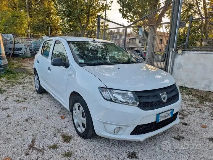 Dacia Sandero 2015 photo 2