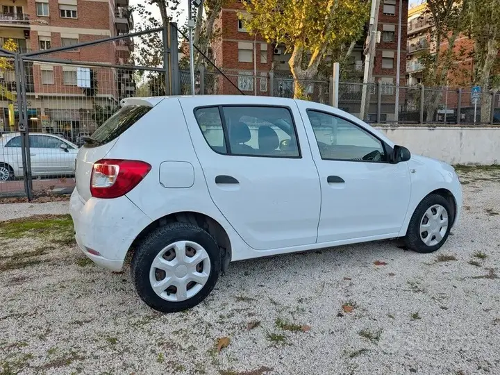 Dacia Sandero 2015 photo 3