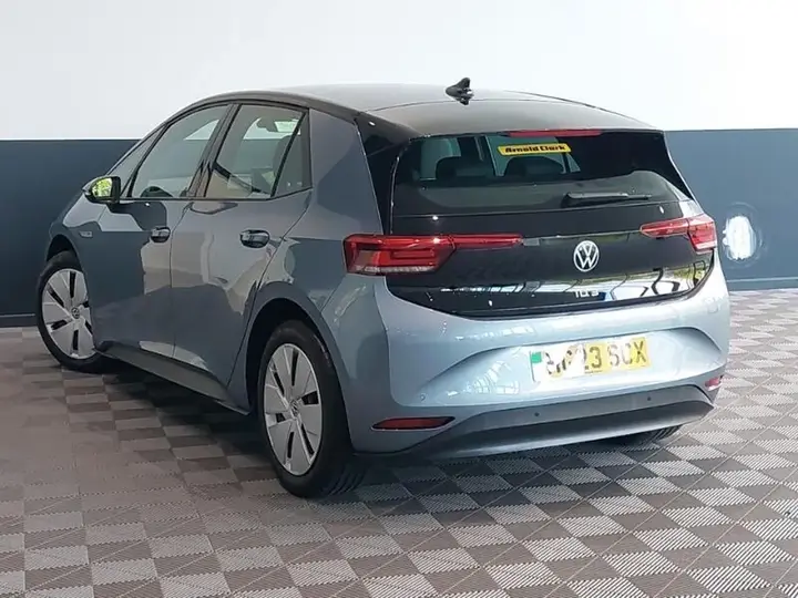Volkswagen Id.3 2023 photo 2
