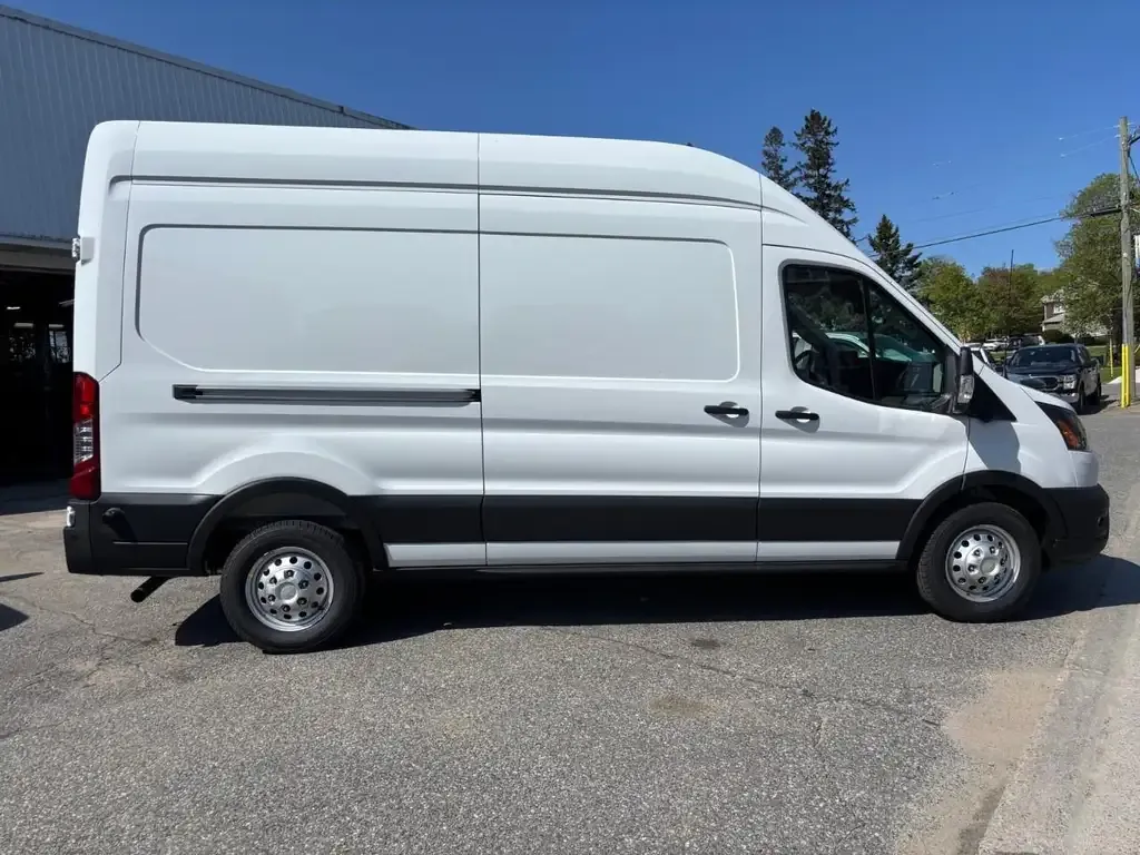 Ford Transit Cargo Van 2026 photo 3