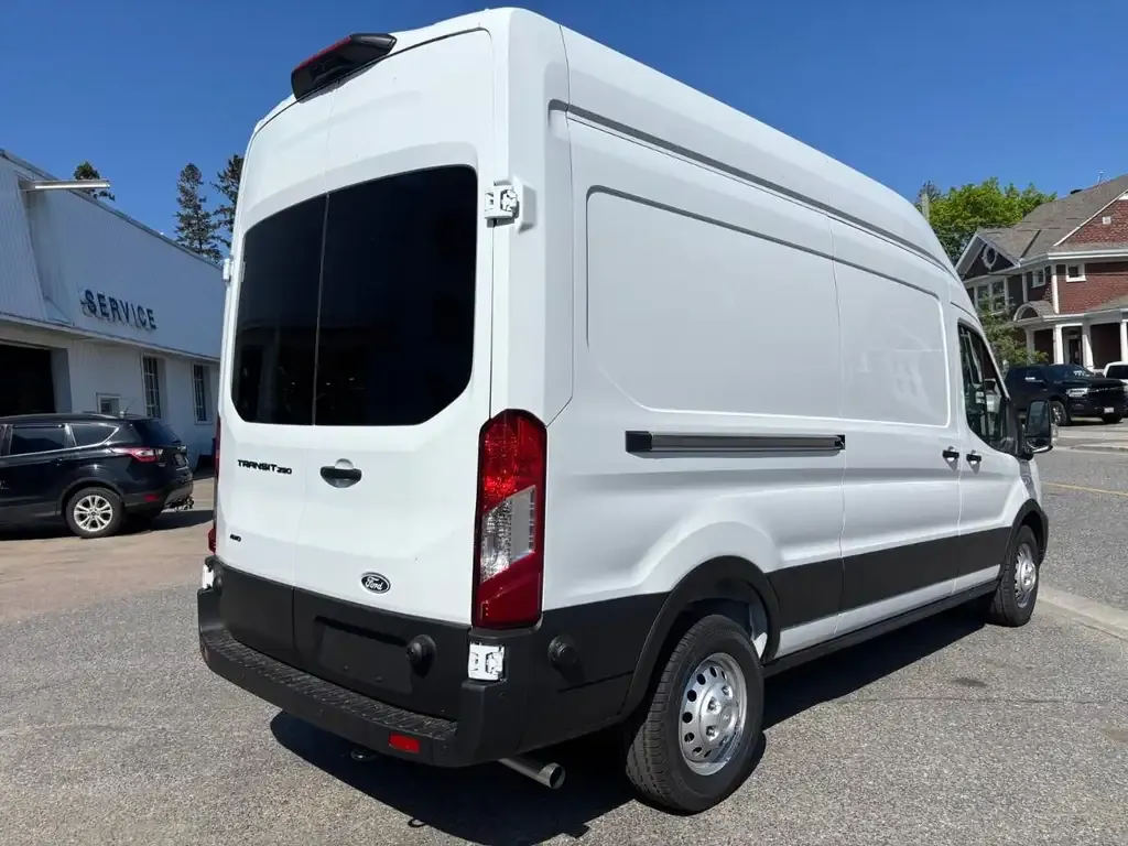 Ford Transit Cargo Van 2026 photo 4