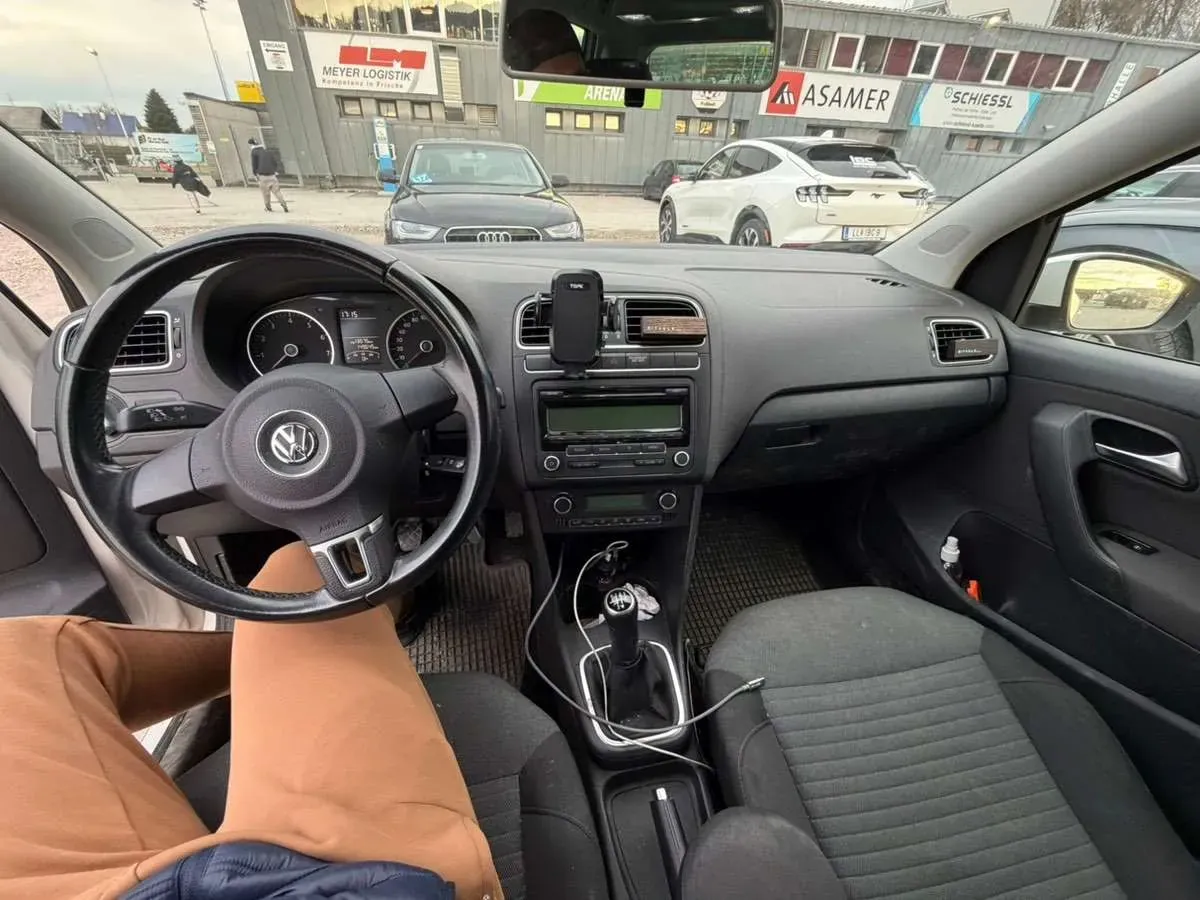 Volkswagen Polo 2010 photo 2