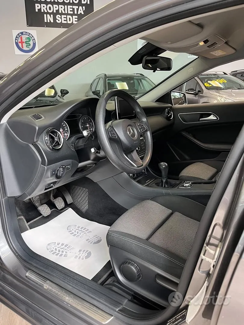 Mercedes-Benz A 180 2017 photo 5