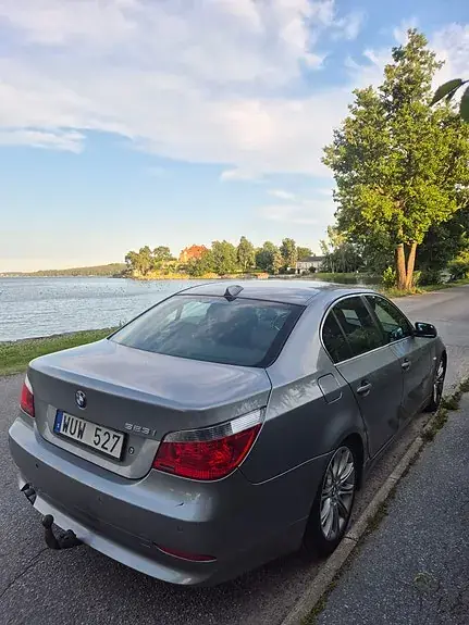 BMW 523I