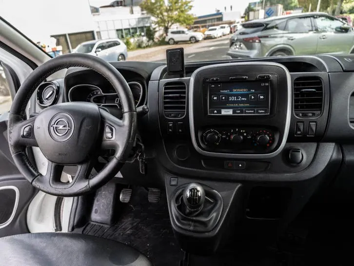 Opel Vivaro 2015 photo 2