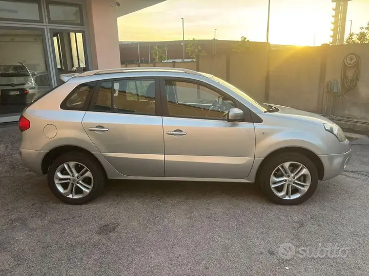 Renault Koleos 2010 photo 2