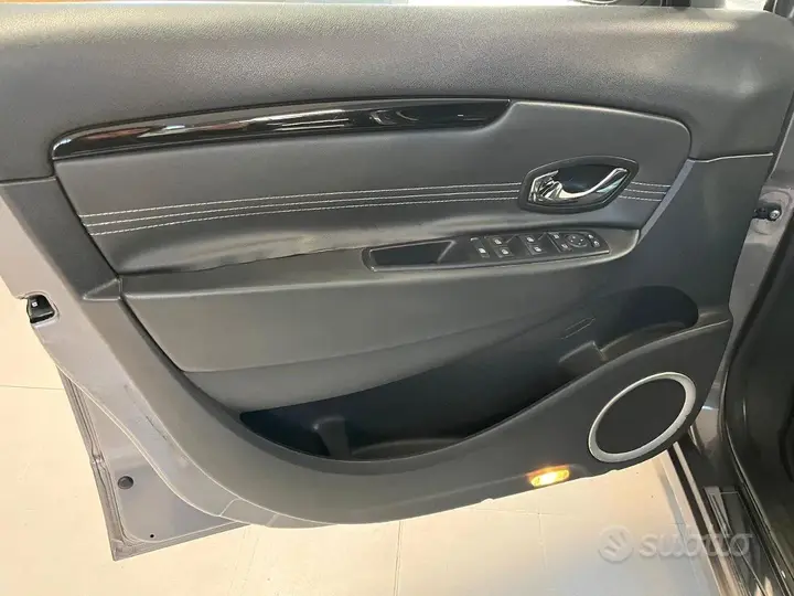 Renault Scenic 2012 photo 4