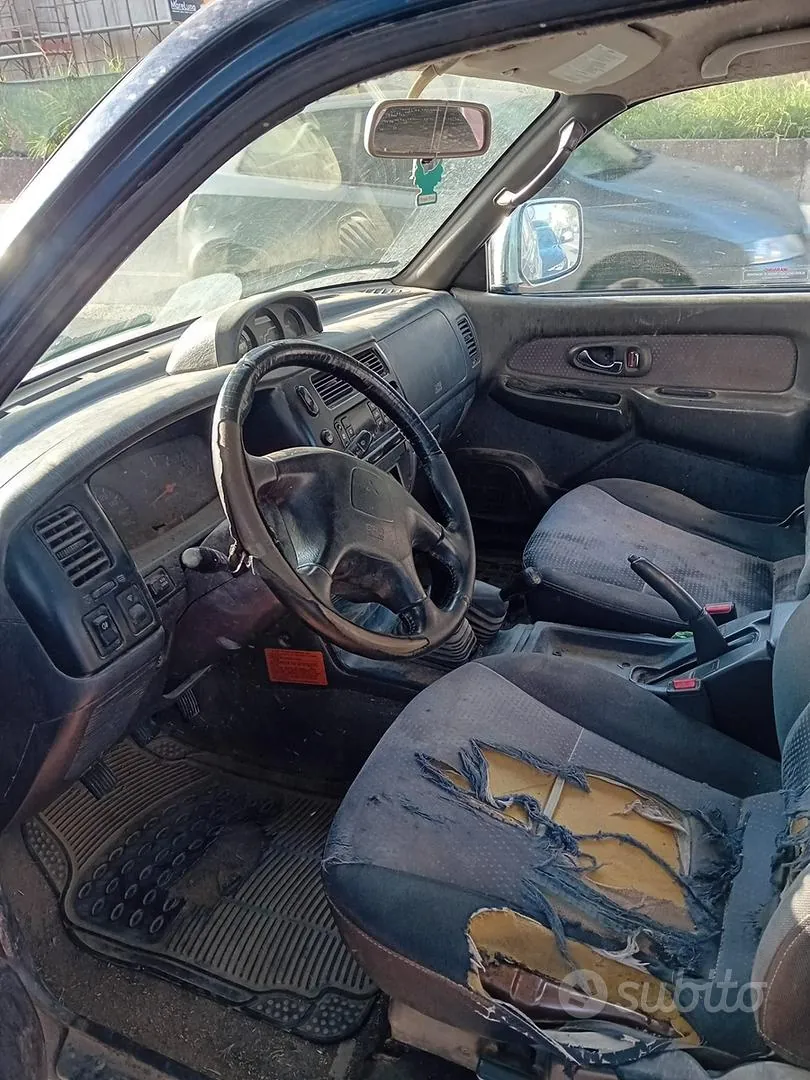 Mitsubishi L200 2002 photo 2