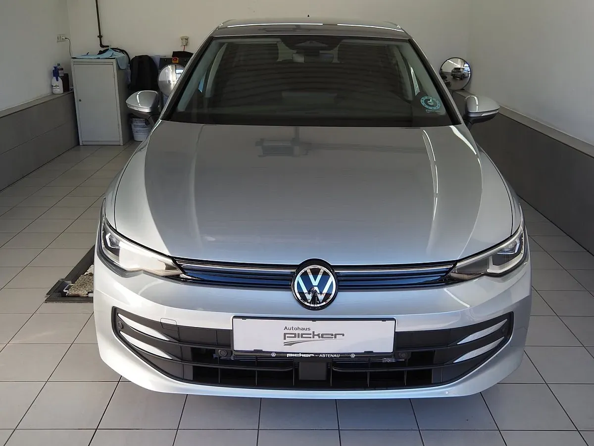 Volkswagen Golf 2025 photo 2