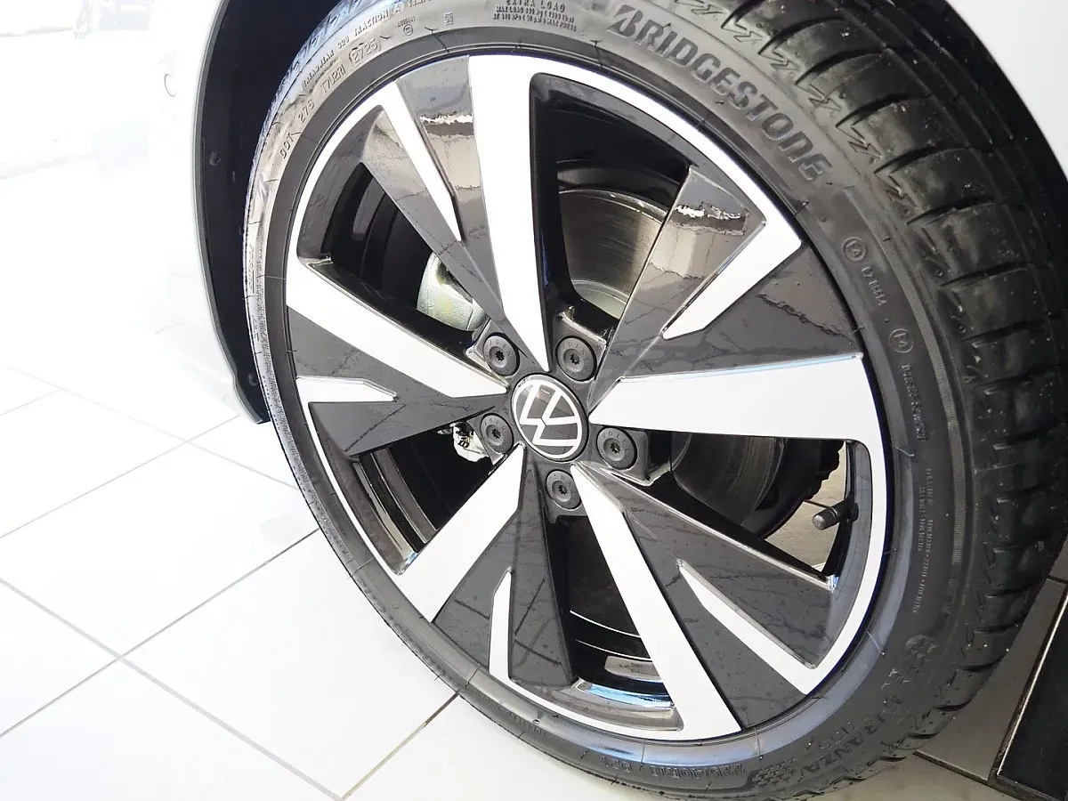 Volkswagen Golf 2025 photo 3