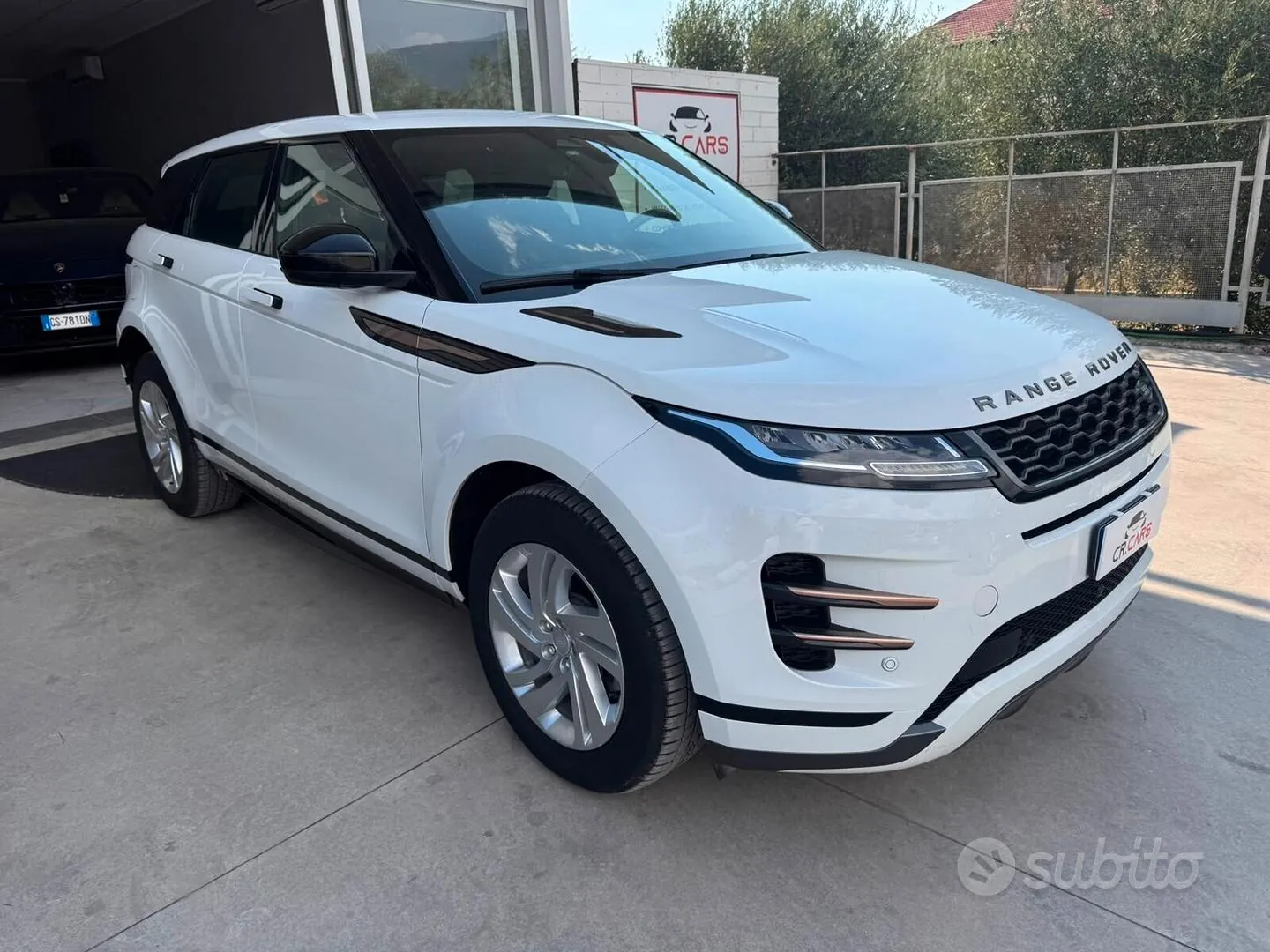 Land Rover Range Rover Evoque 2023 photo 2