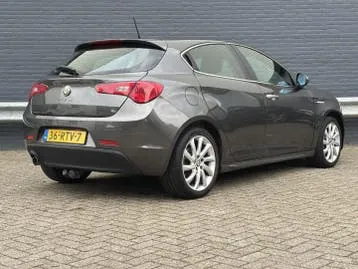 Alfa Romeo Giulietta 2011 photo 2
