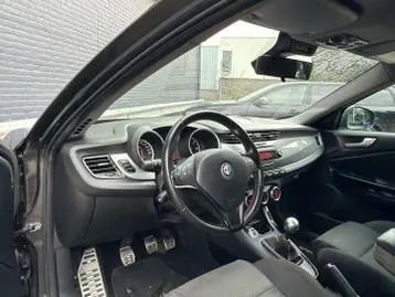 Alfa Romeo Giulietta 2011 photo 3