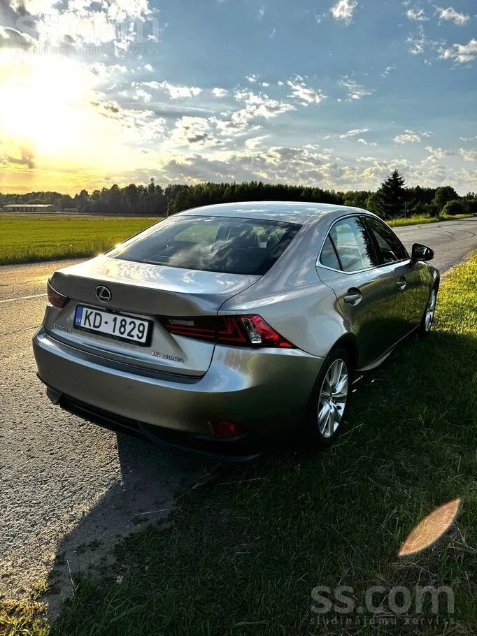 Lexus Is 2015 photo 2