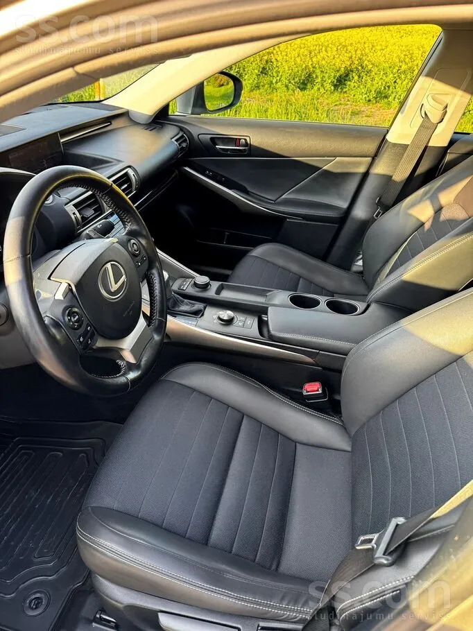 Lexus Is 2015 photo 5