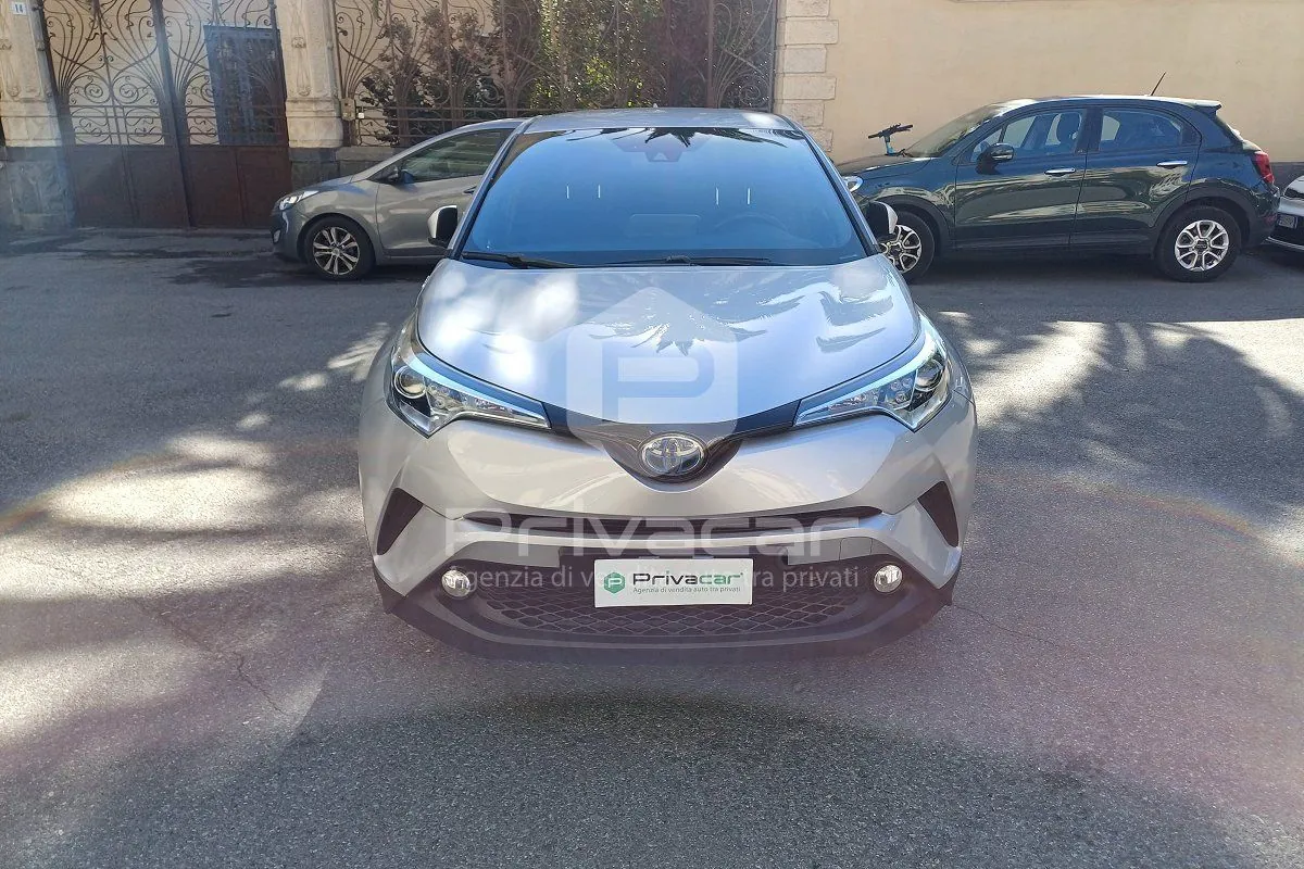 Toyota C-Hr 2018 photo 2