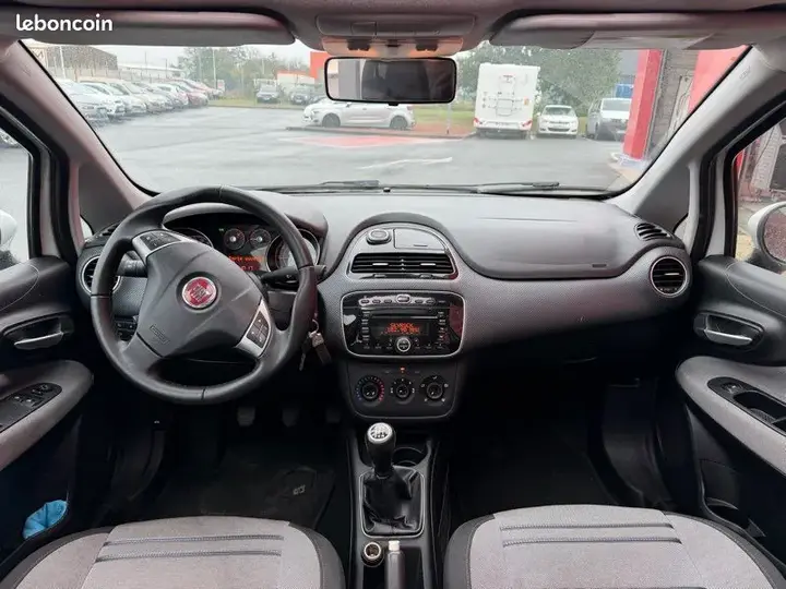 Fiat Grande Punto 2010 photo 3