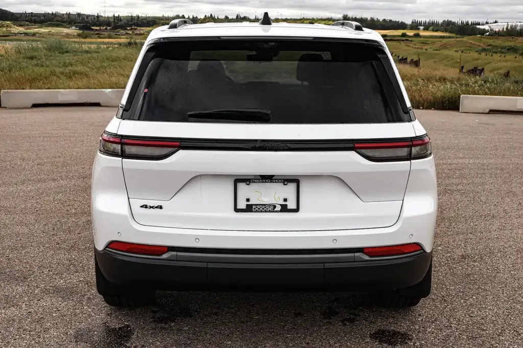 Jeep Grand Cherokee 2026 photo 3