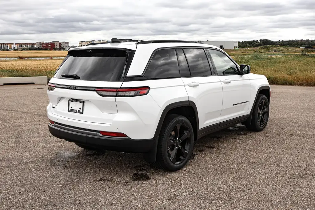 Jeep Grand Cherokee 2026 photo 5
