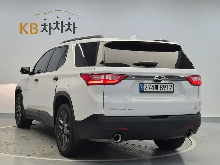 Chevrolet Traverse 2021 photo 2