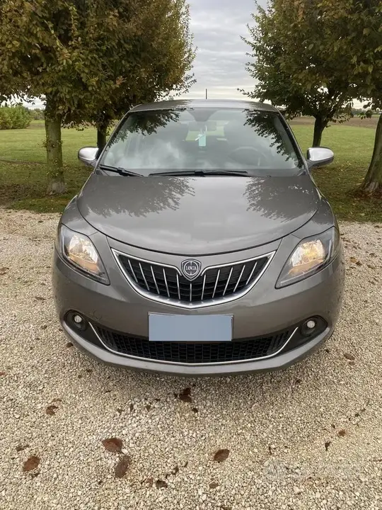Lancia Ypsilon 2022 photo 2