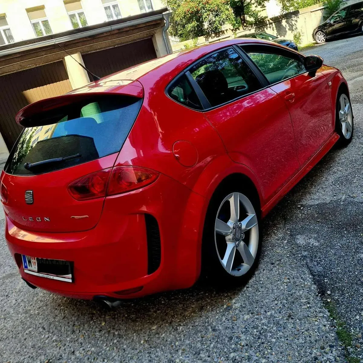 Seat Leon 2011 photo 2