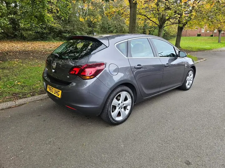 Vauxhall Astra 2010 photo 4