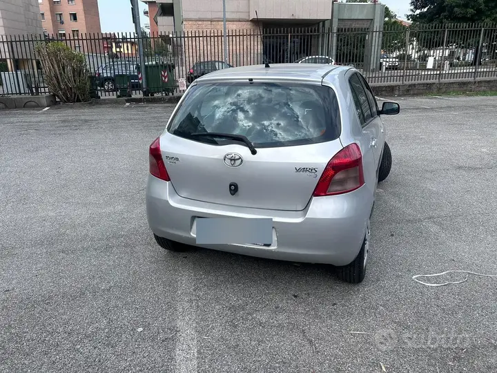Toyota Yaris 2007 photo 2