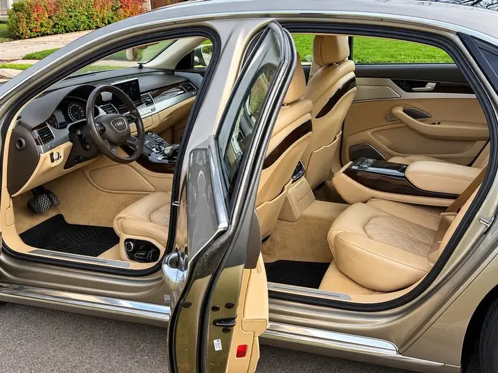 Audi A8 2011 photo 5