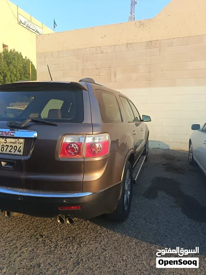 GMC Acadia 2010 photo 2