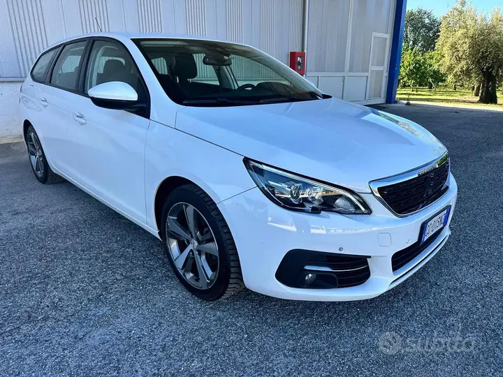 Peugeot 308 2020 photo 2