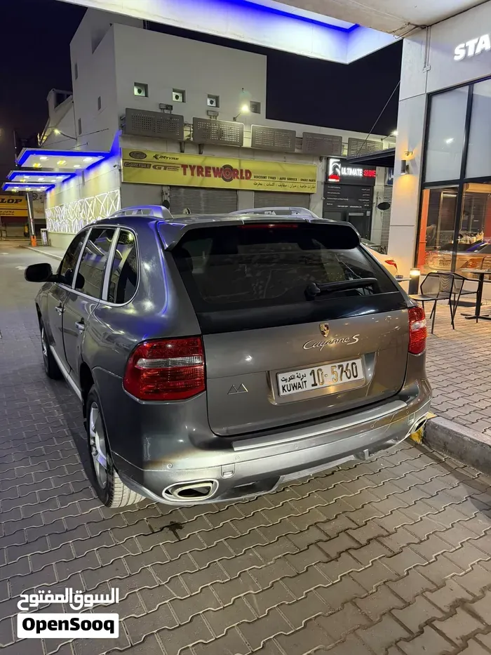 Porsche Cayenne 2010 photo 2