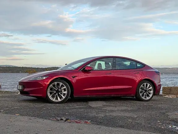 Tesla Model 3 2025 photo 5