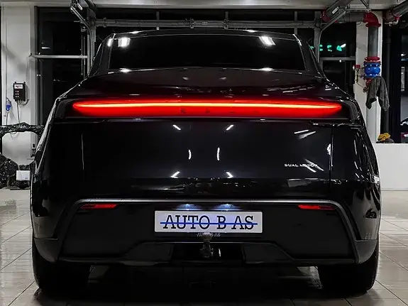 Tesla Model Y 2025 photo 4