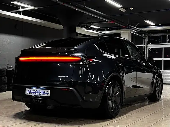 Tesla Model Y 2025 photo 5
