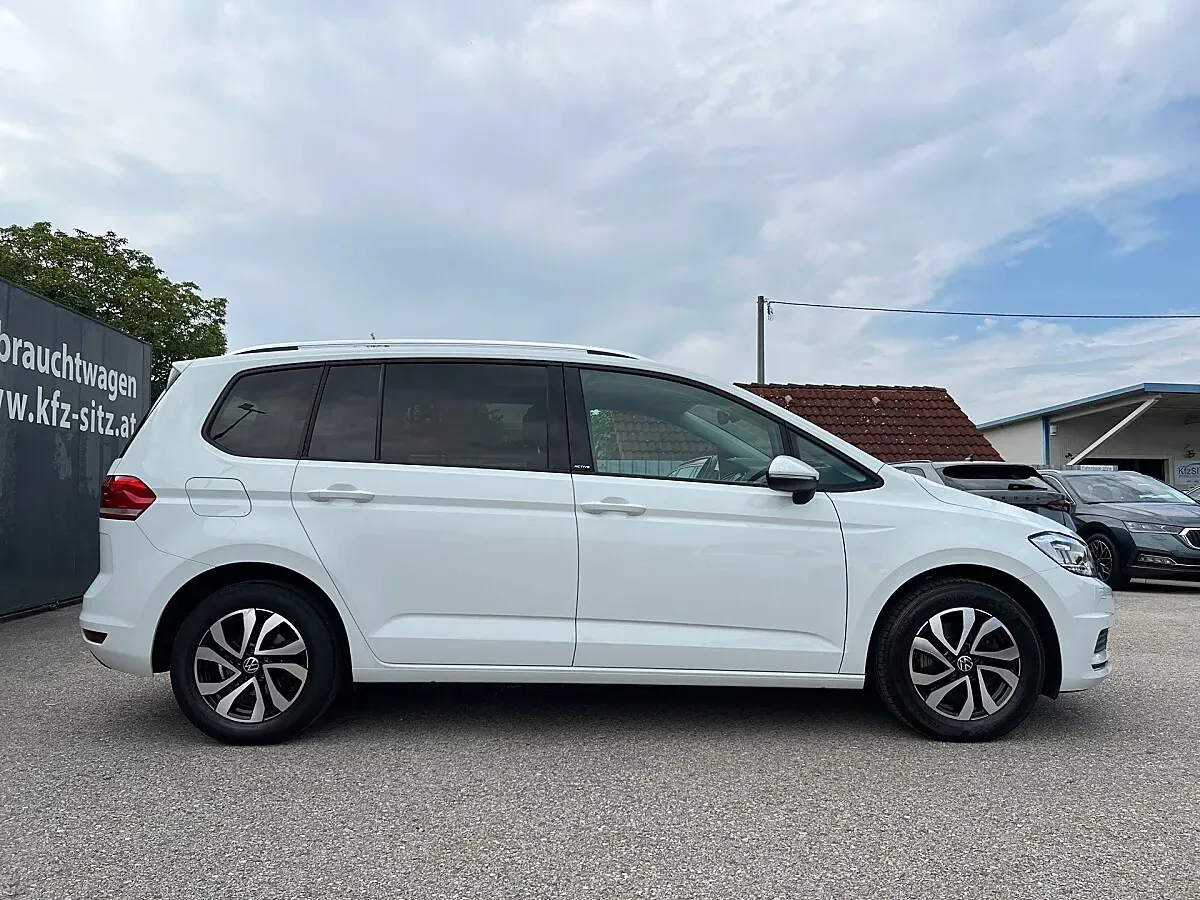 Volkswagen Touran 2022 photo 2