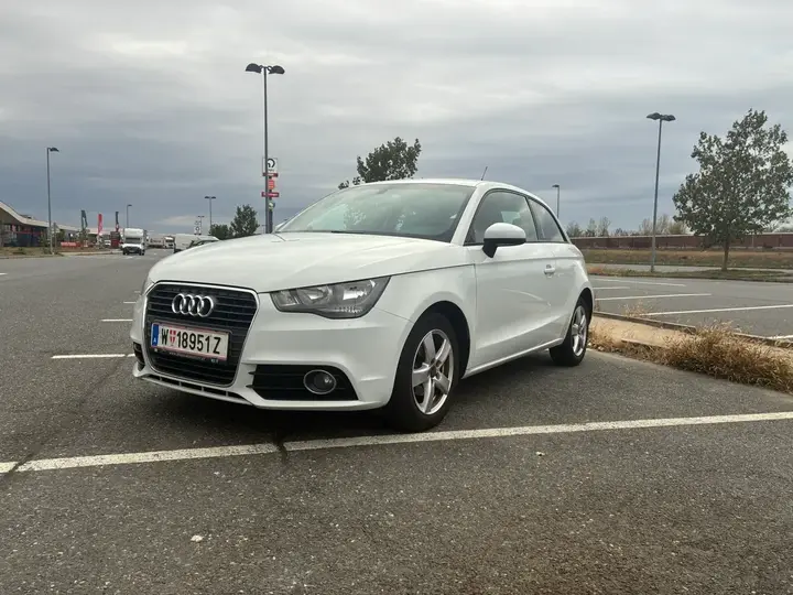 Audi A1 2011 photo 2