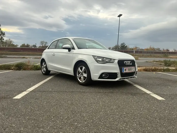 Audi A1 2011 photo 3
