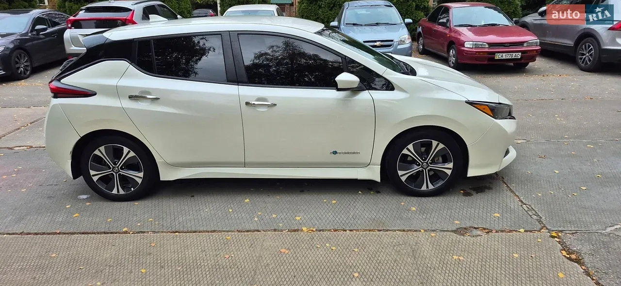 Nissan Leaf 2019 photo 2